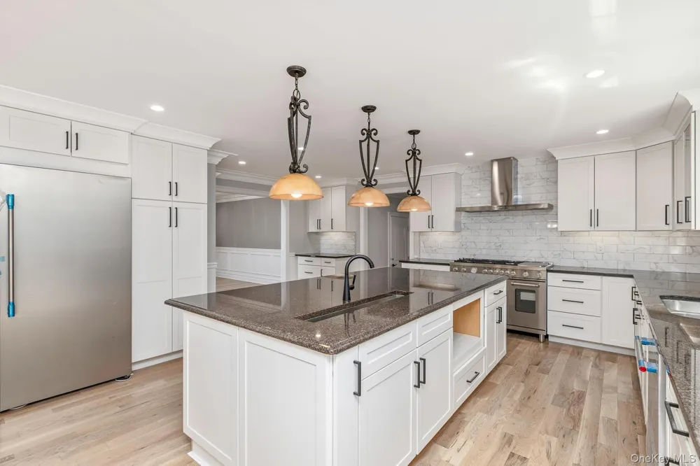 5 Hemingway Drive Dix Hills, NY 11746