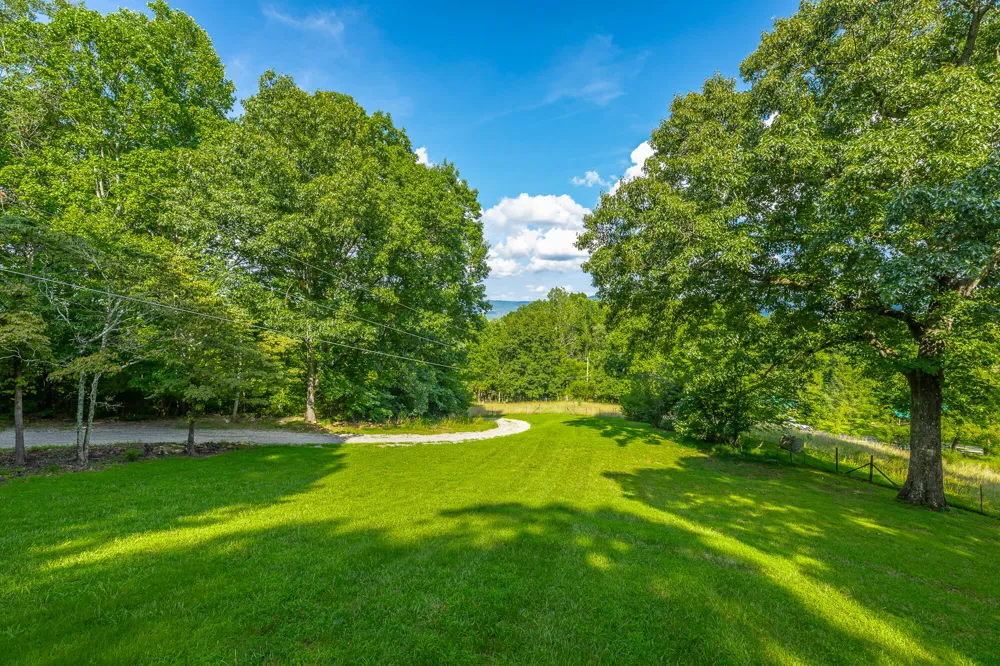 93 Bell Summers Road Pikeville, TN 37367
