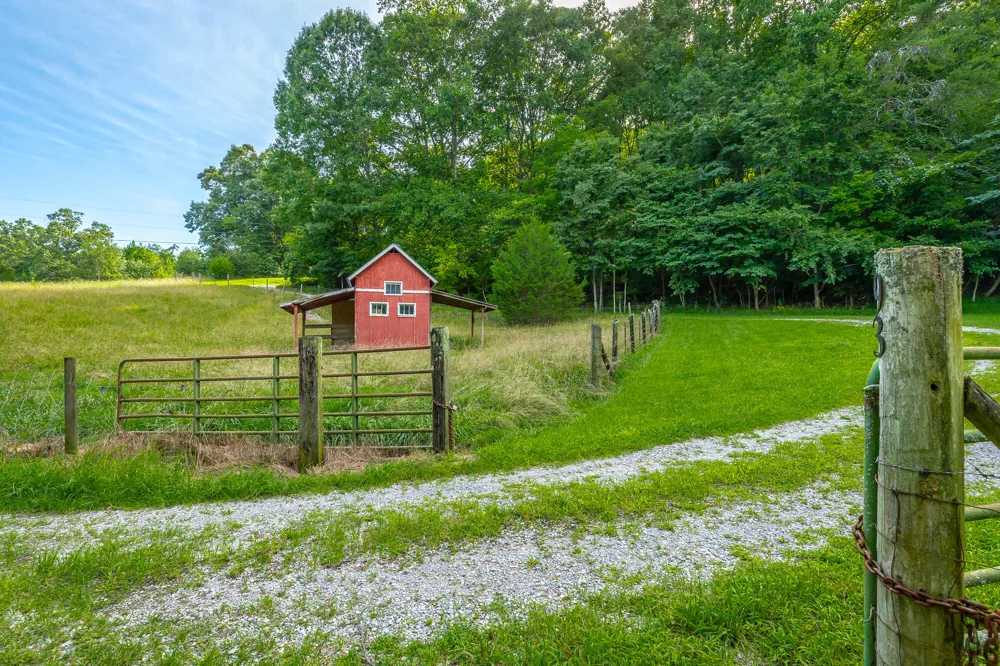 93 Bell Summers Road Pikeville, TN 37367