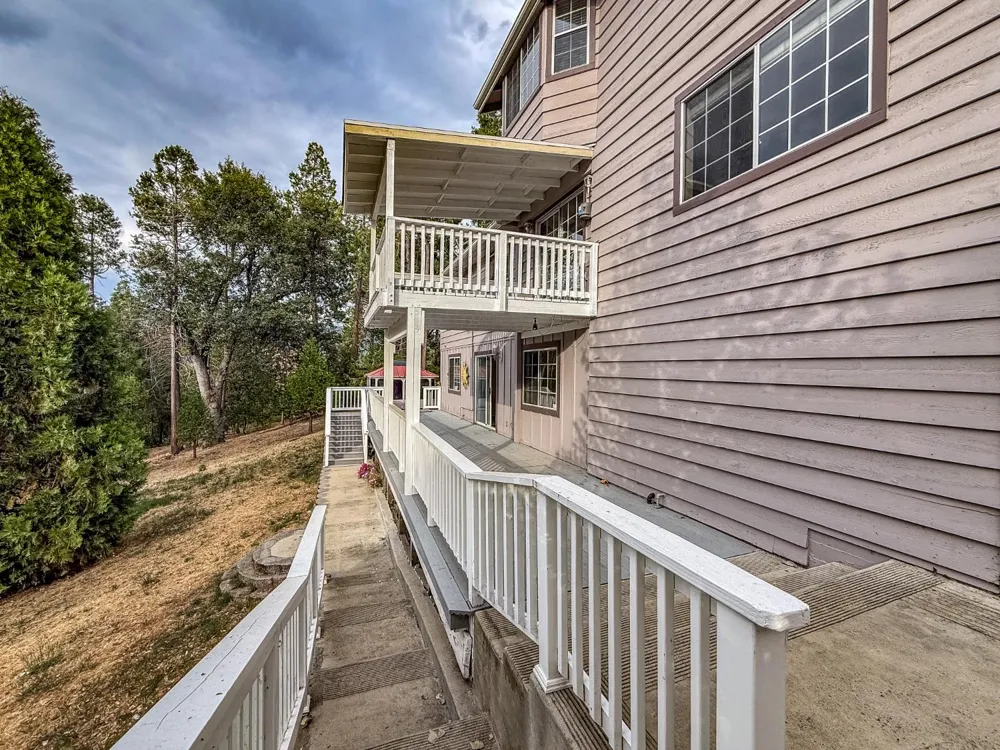 39314 Manzanita Drive Oakhurst, CA 93644