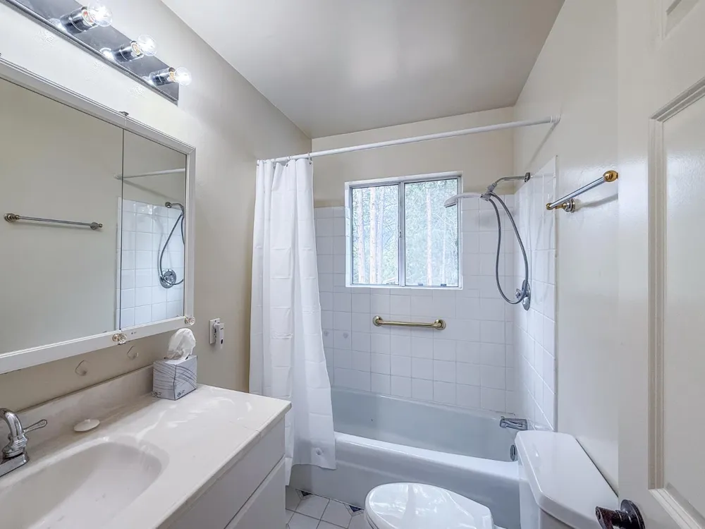 39314 Manzanita Drive Oakhurst, CA 93644