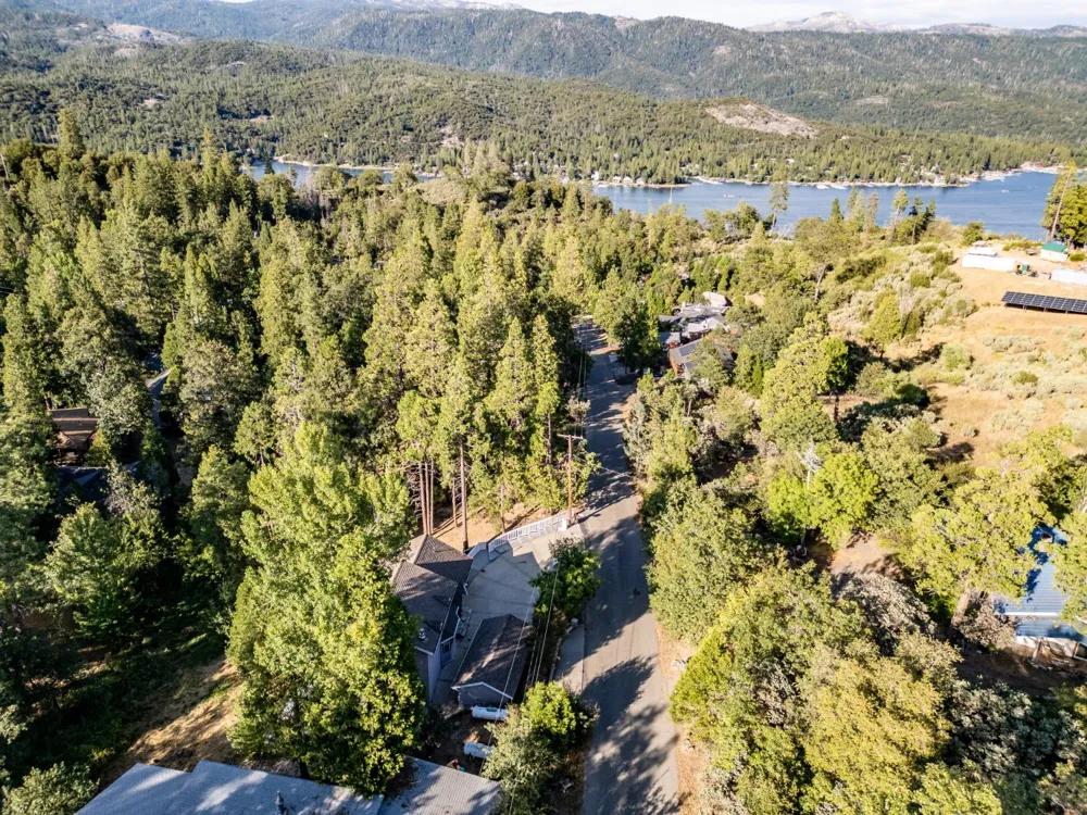 39314 Manzanita Drive Oakhurst, CA 93644