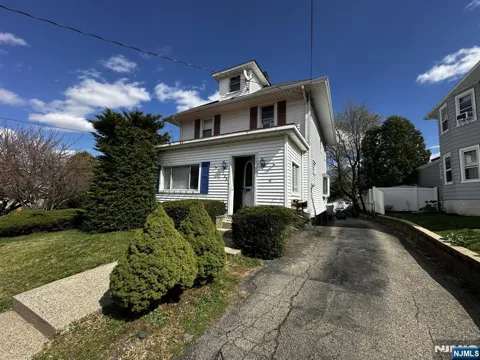 126 Bartholdi Avenue