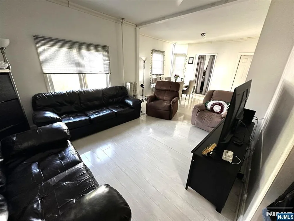 126 Bartholdi Avenue Butlerugh, NJ 07405