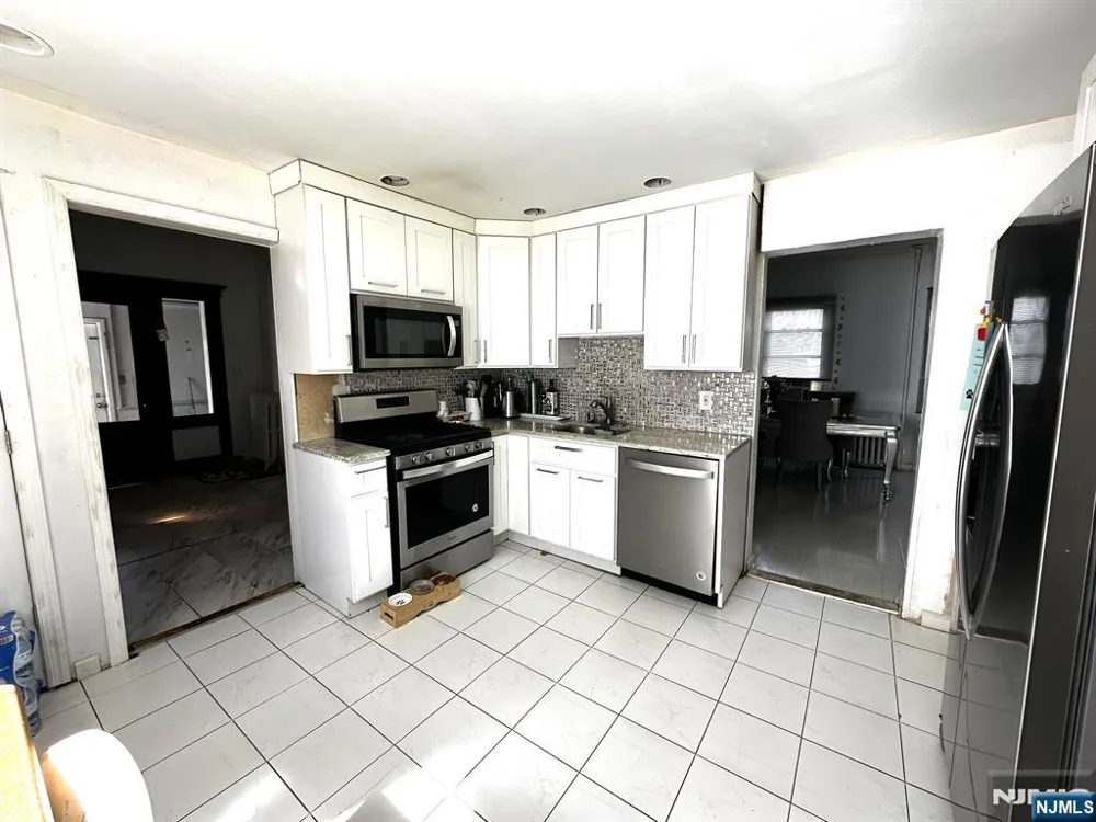 126 Bartholdi Avenue Butlerugh, NJ 07405
