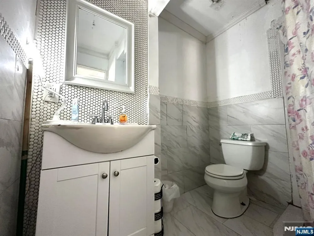 126 Bartholdi Avenue Butlerugh, NJ 07405