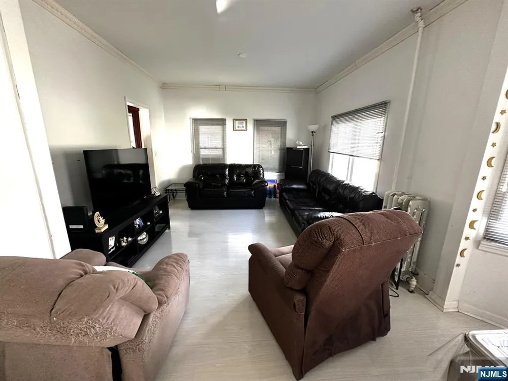 126 Bartholdi Avenue Butlerugh, NJ 07405