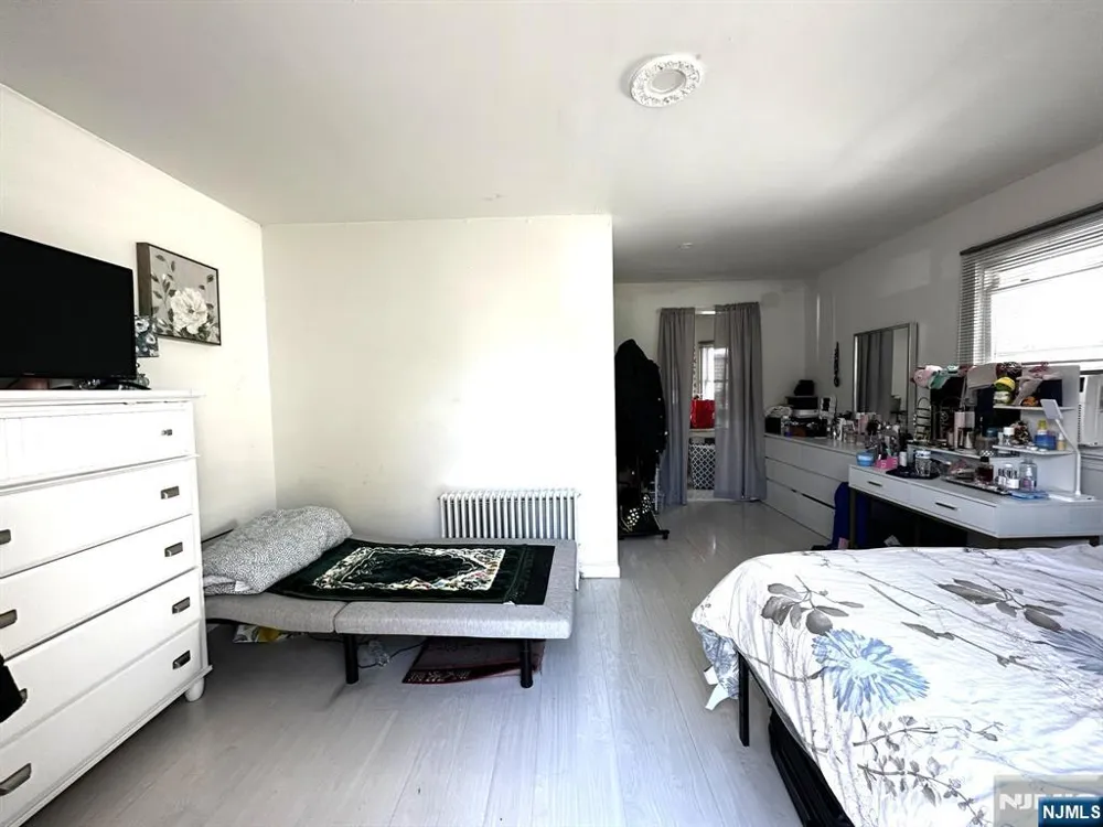 126 Bartholdi Avenue Butlerugh, NJ 07405
