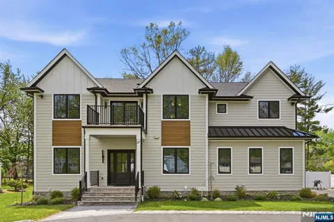 17 Arlington Drive