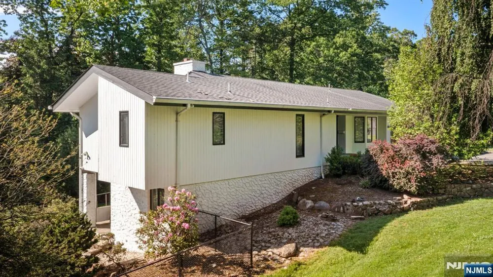165 Hoover Drive Cresskill, NJ 07626