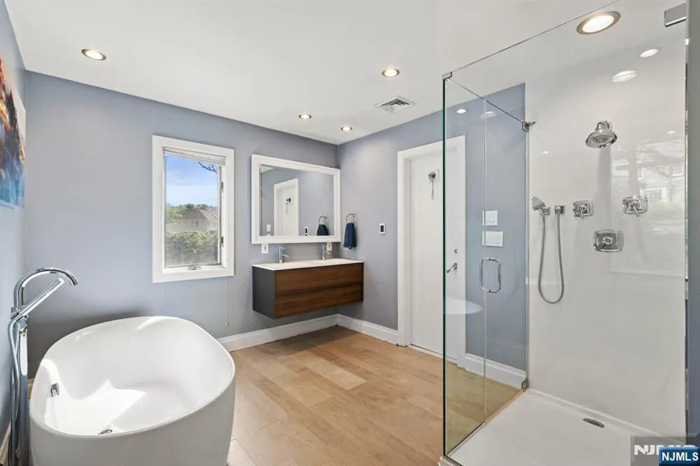 165 Hoover Drive Cresskill, NJ 07626