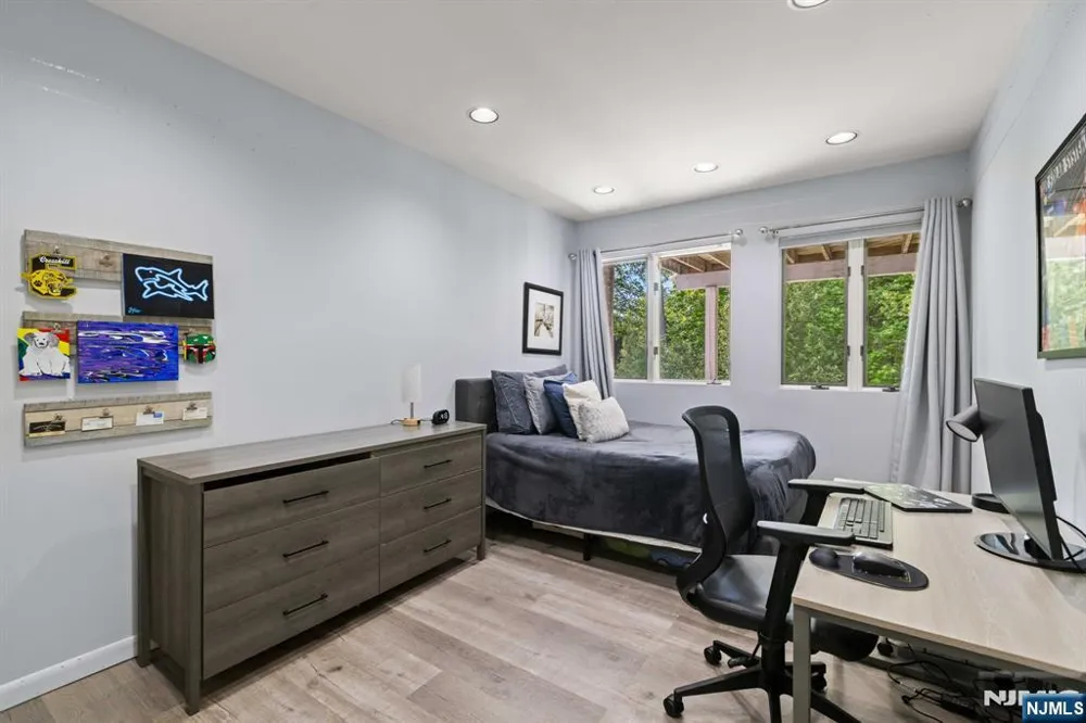 165 Hoover Drive Cresskill, NJ 07626