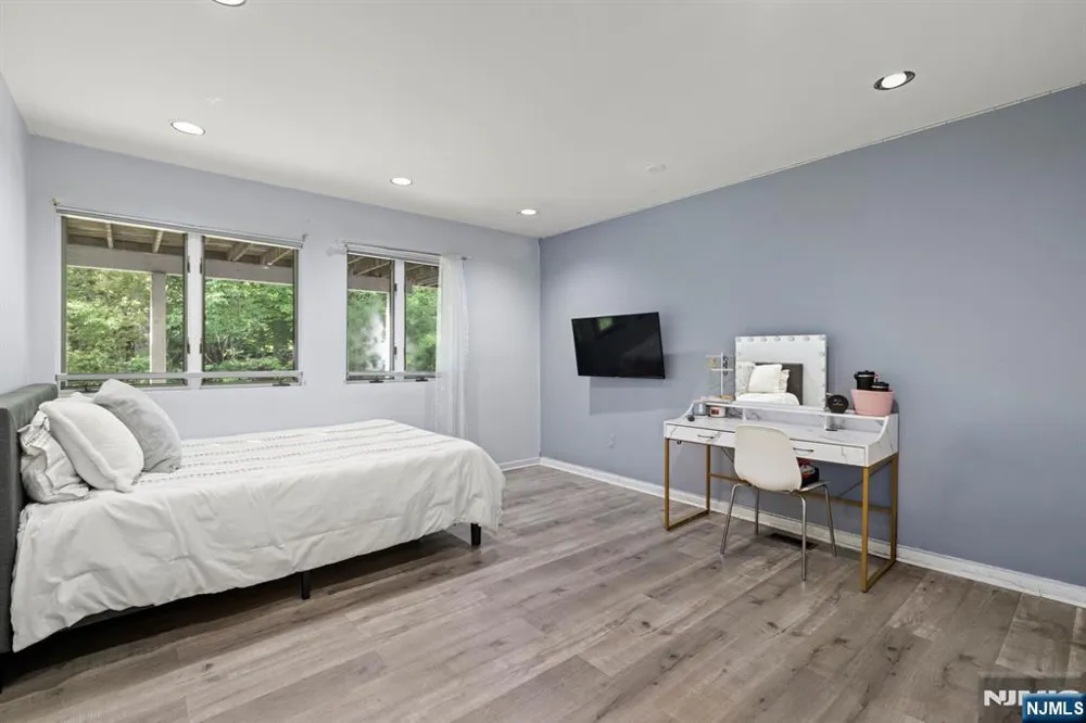 165 Hoover Drive Cresskill, NJ 07626