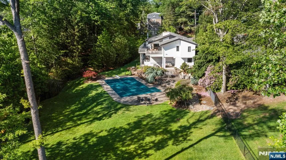 165 Hoover Drive Cresskill, NJ 07626