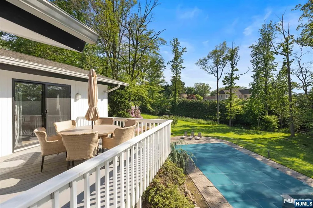 165 Hoover Drive Cresskill, NJ 07626