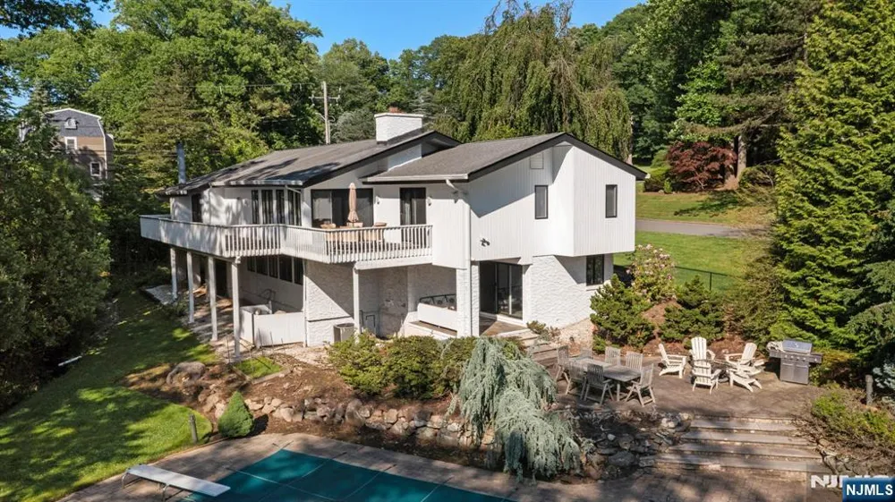 165 Hoover Drive Cresskill, NJ 07626