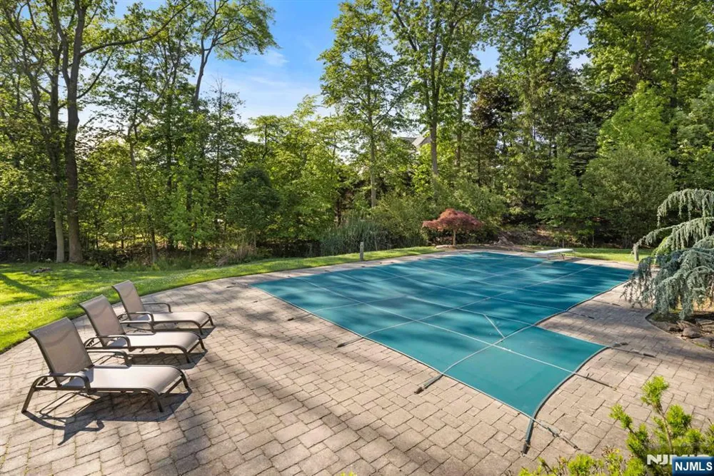 165 Hoover Drive Cresskill, NJ 07626