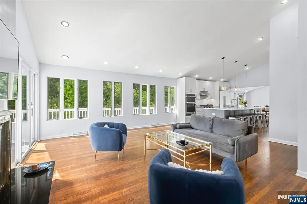 165 Hoover Drive Cresskill, NJ 07626