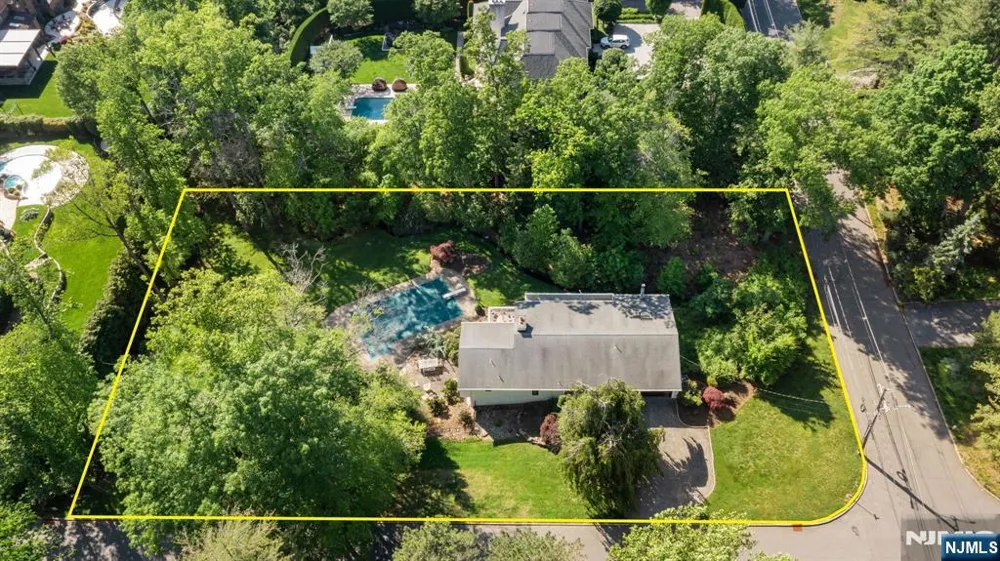 165 Hoover Drive Cresskill, NJ 07626