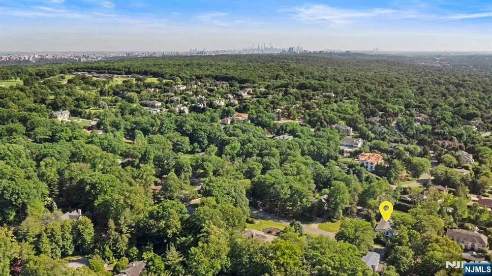 165 Hoover Drive Cresskill, NJ 07626