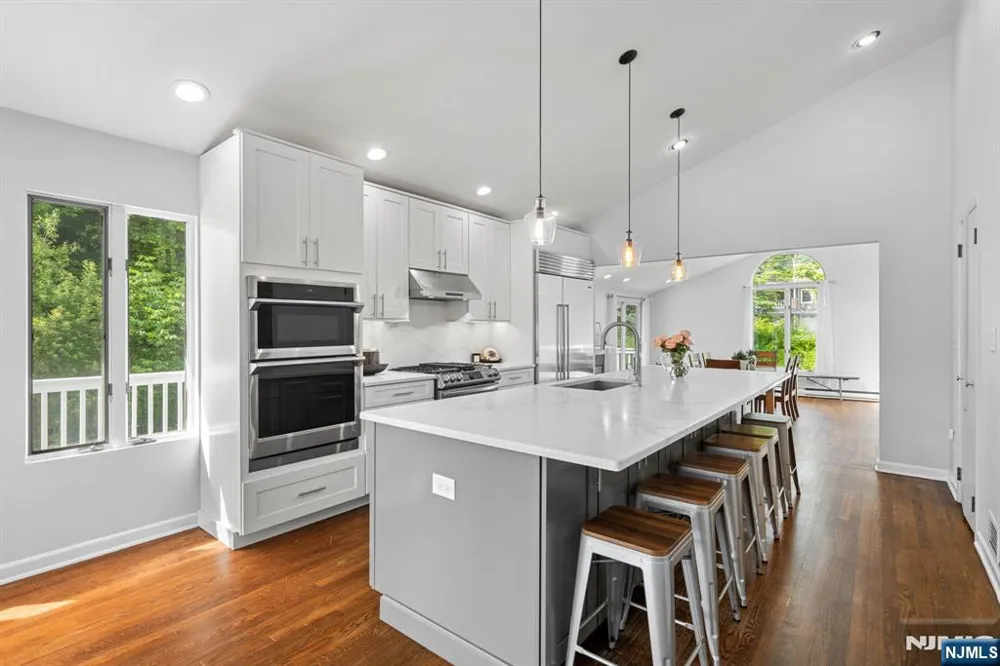 165 Hoover Drive Cresskill, NJ 07626