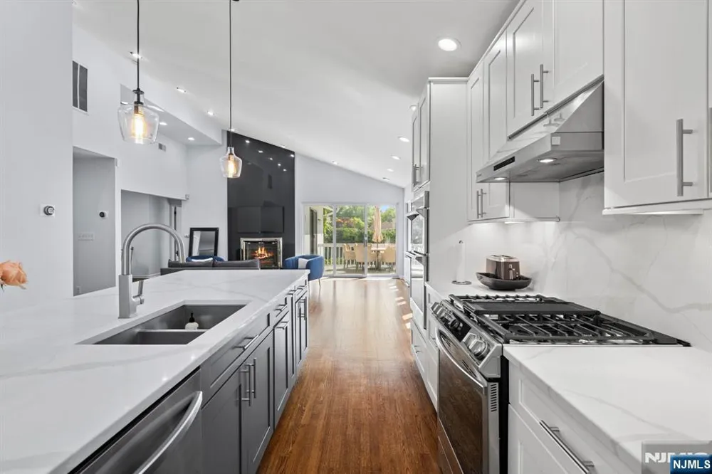 165 Hoover Drive Cresskill, NJ 07626