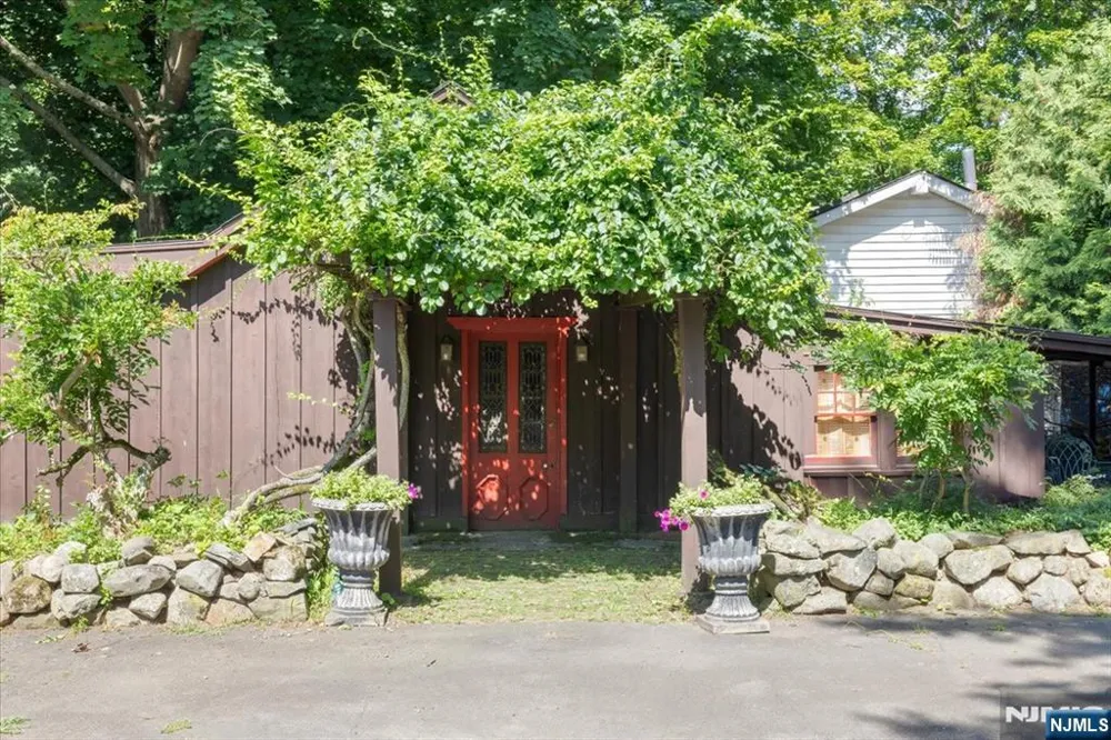148 Spring Valley Road Montvale, NJ 07645