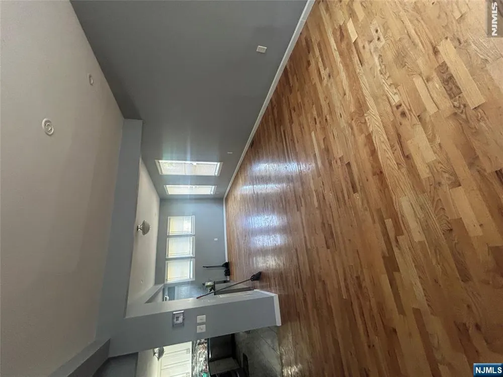 27 Richelieu Terrace Newark, NJ 07106