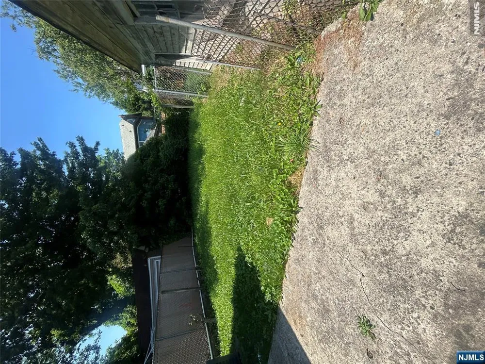 27 Richelieu Terrace Newark, NJ 07106