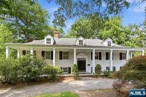 376 Lakeview Drive