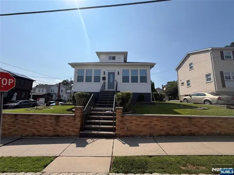 33 Adelaide Street