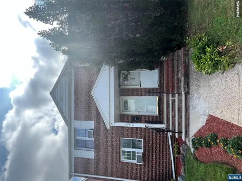 594 Maple Avenue