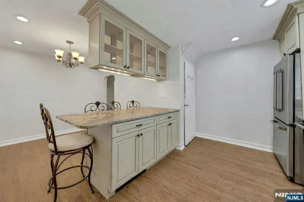 389 Bergen Boulevard Oradell, NJ 07649