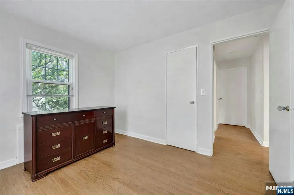 389 Bergen Boulevard Oradell, NJ 07649