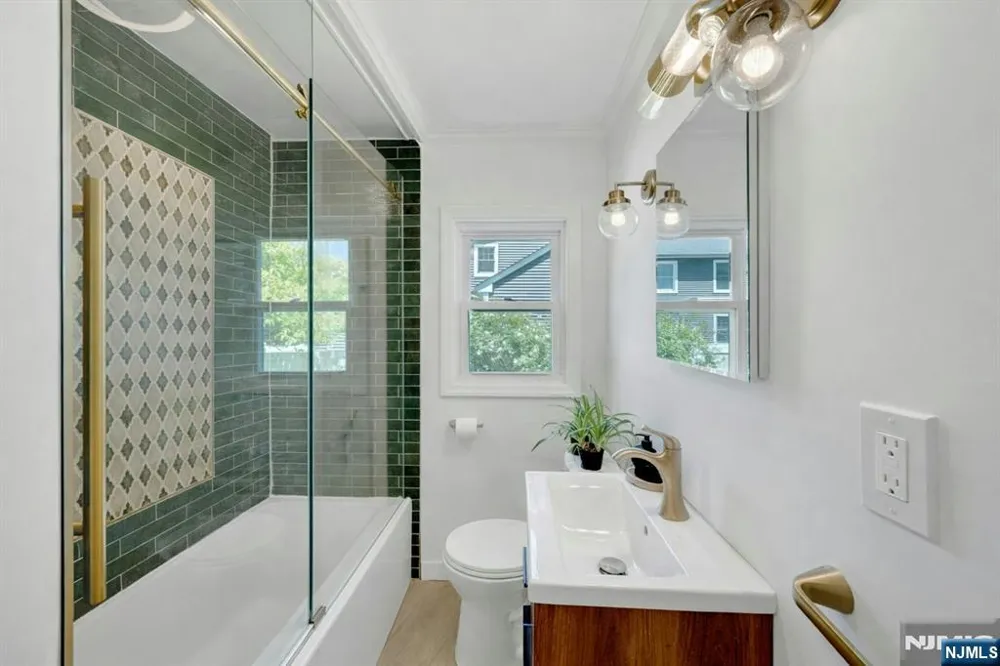389 Bergen Boulevard Oradell, NJ 07649