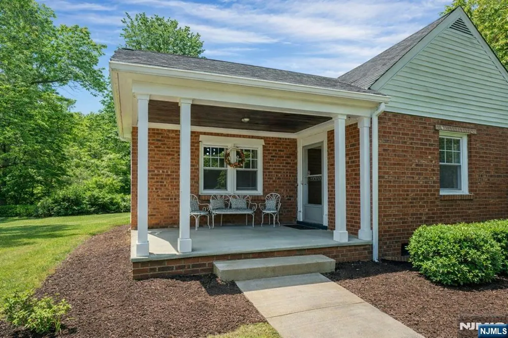 389 Bergen Boulevard Oradell, NJ 07649