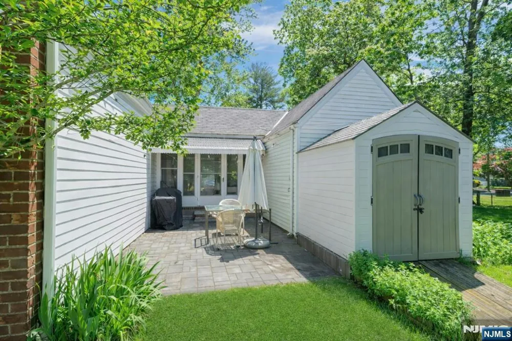 389 Bergen Boulevard Oradell, NJ 07649