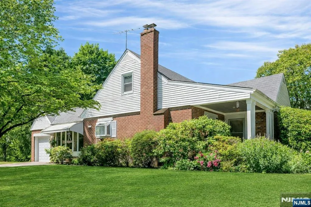 389 Bergen Boulevard Oradell, NJ 07649