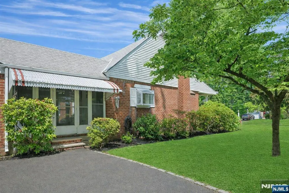 389 Bergen Boulevard Oradell, NJ 07649