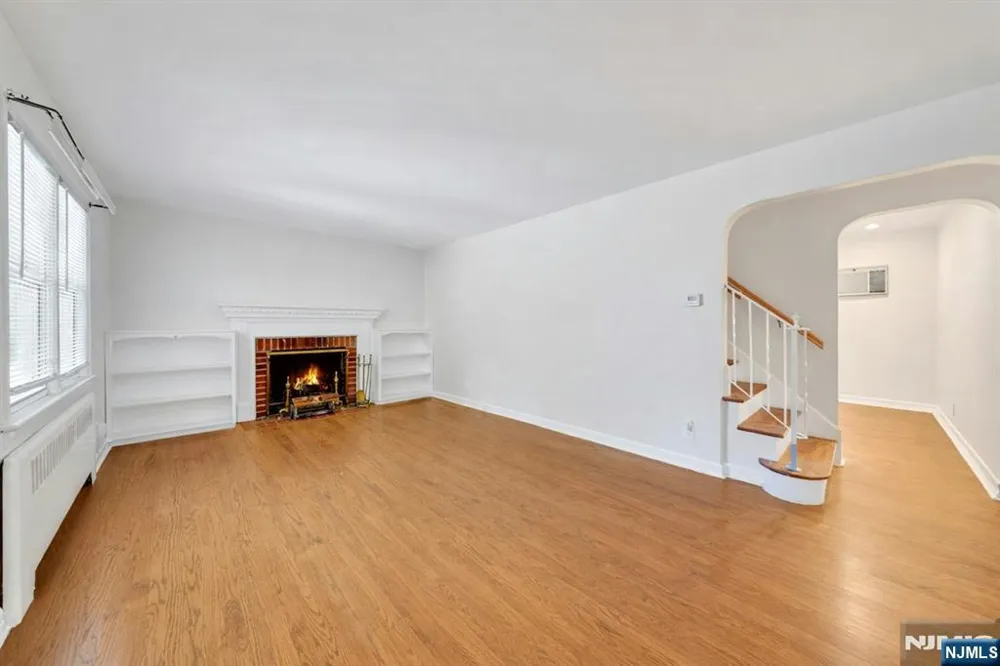 389 Bergen Boulevard Oradell, NJ 07649