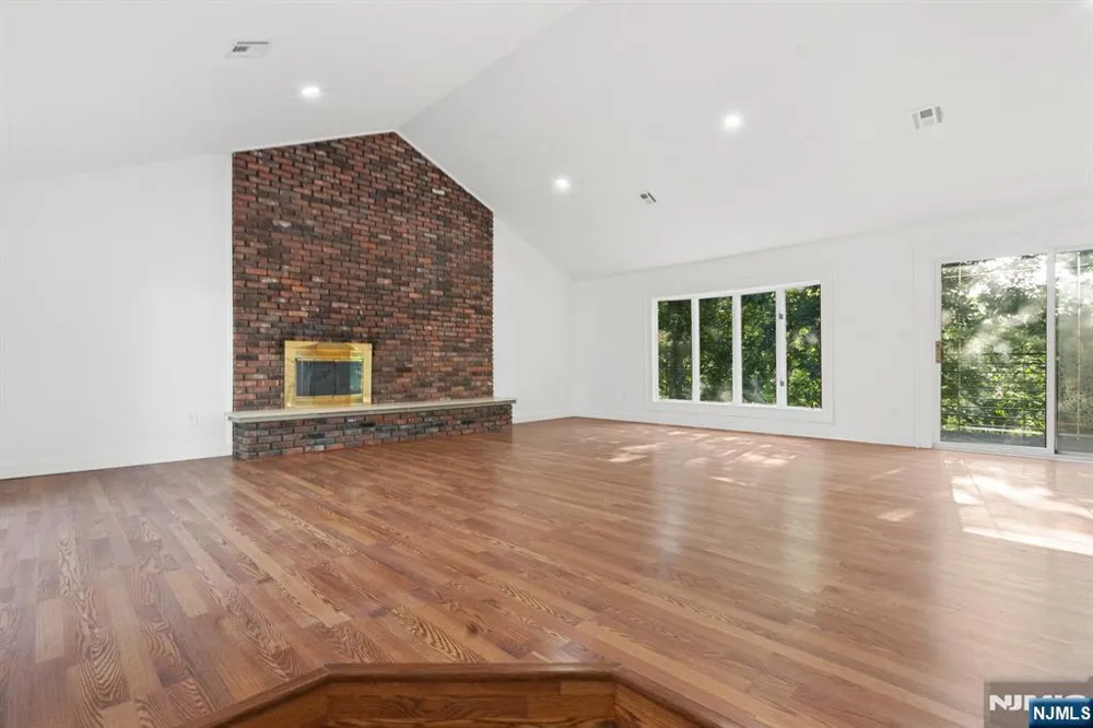 19 Cliffside Trail Denville Township, NJ 07834