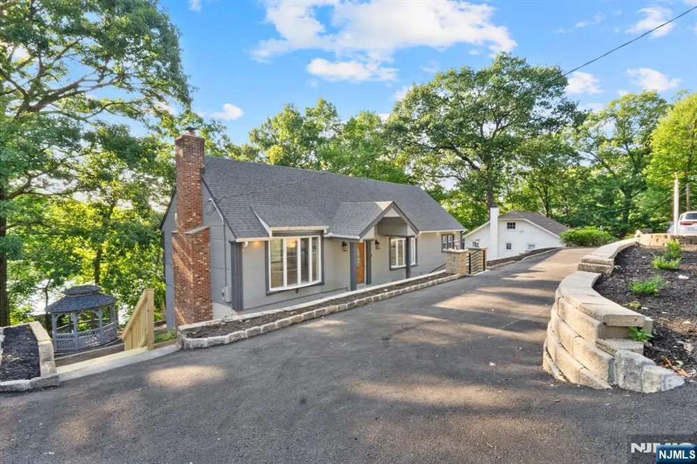 19 Cliffside Trail Denville Township, NJ 07834