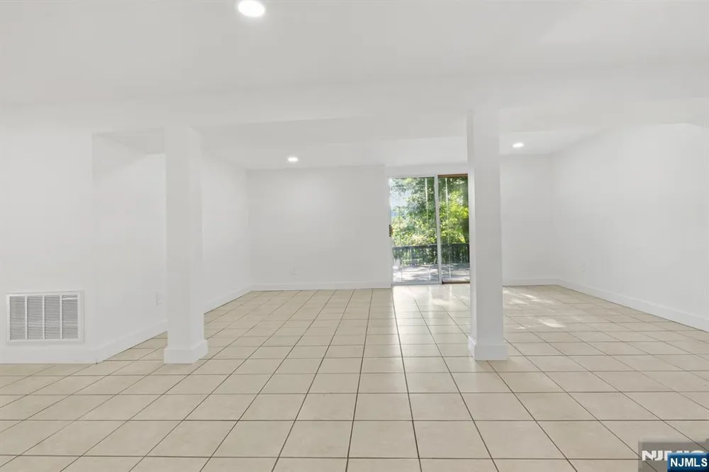19 Cliffside Trail Denville Township, NJ 07834