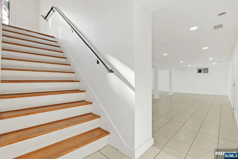 19 Cliffside Trail Denville Township, NJ 07834