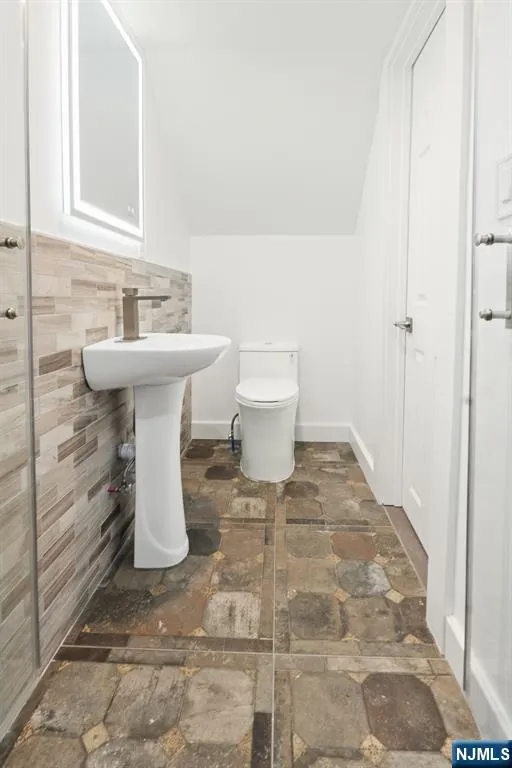 19 Cliffside Trail Denville Township, NJ 07834