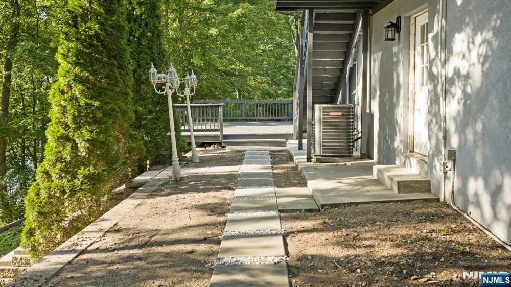 19 Cliffside Trail Denville Township, NJ 07834