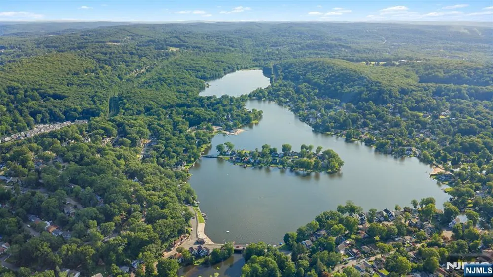 19 Cliffside Trail Denville Township, NJ 07834
