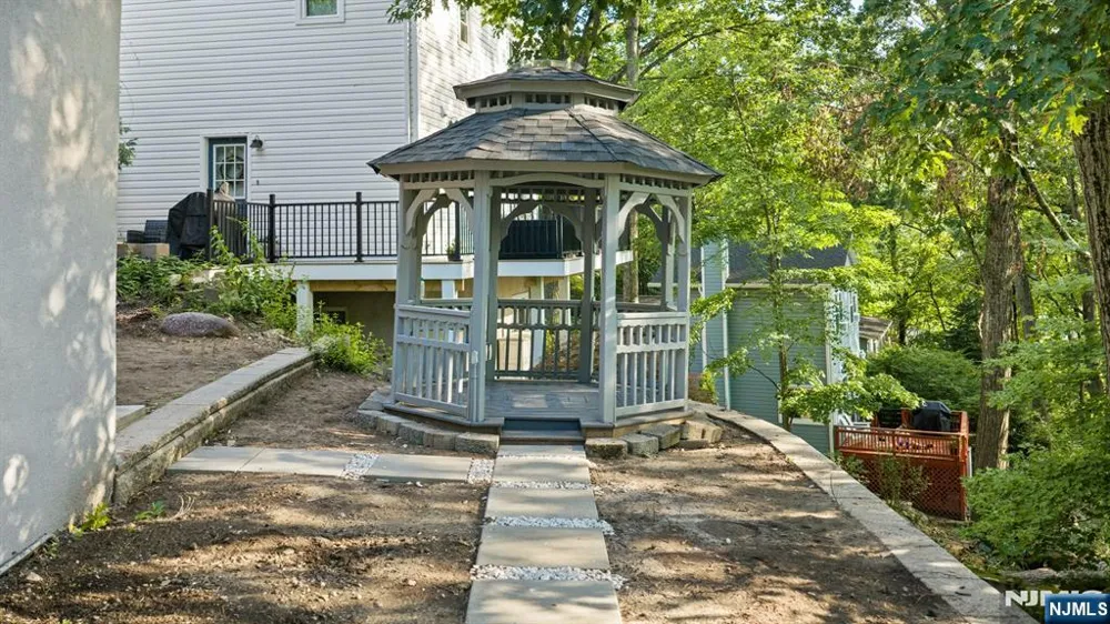 19 Cliffside Trail Denville Township, NJ 07834