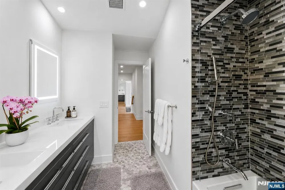 35 Jane Drive Englewood Cliffs, NJ 07632