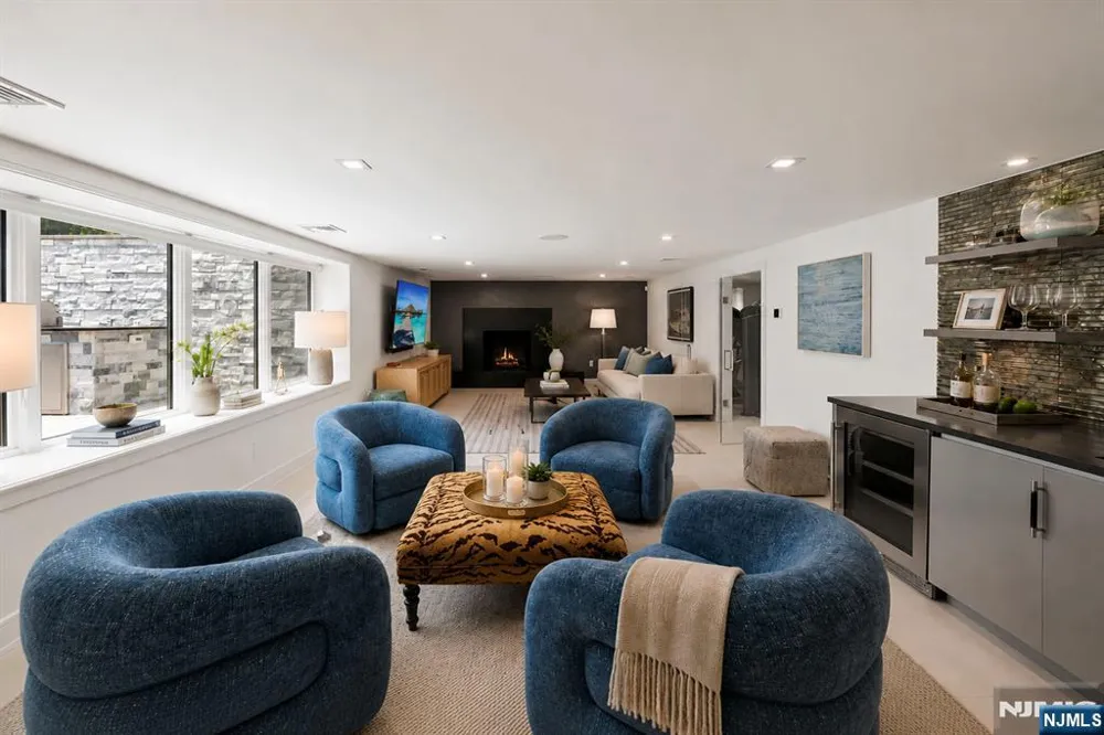 35 Jane Drive Englewood Cliffs, NJ 07632